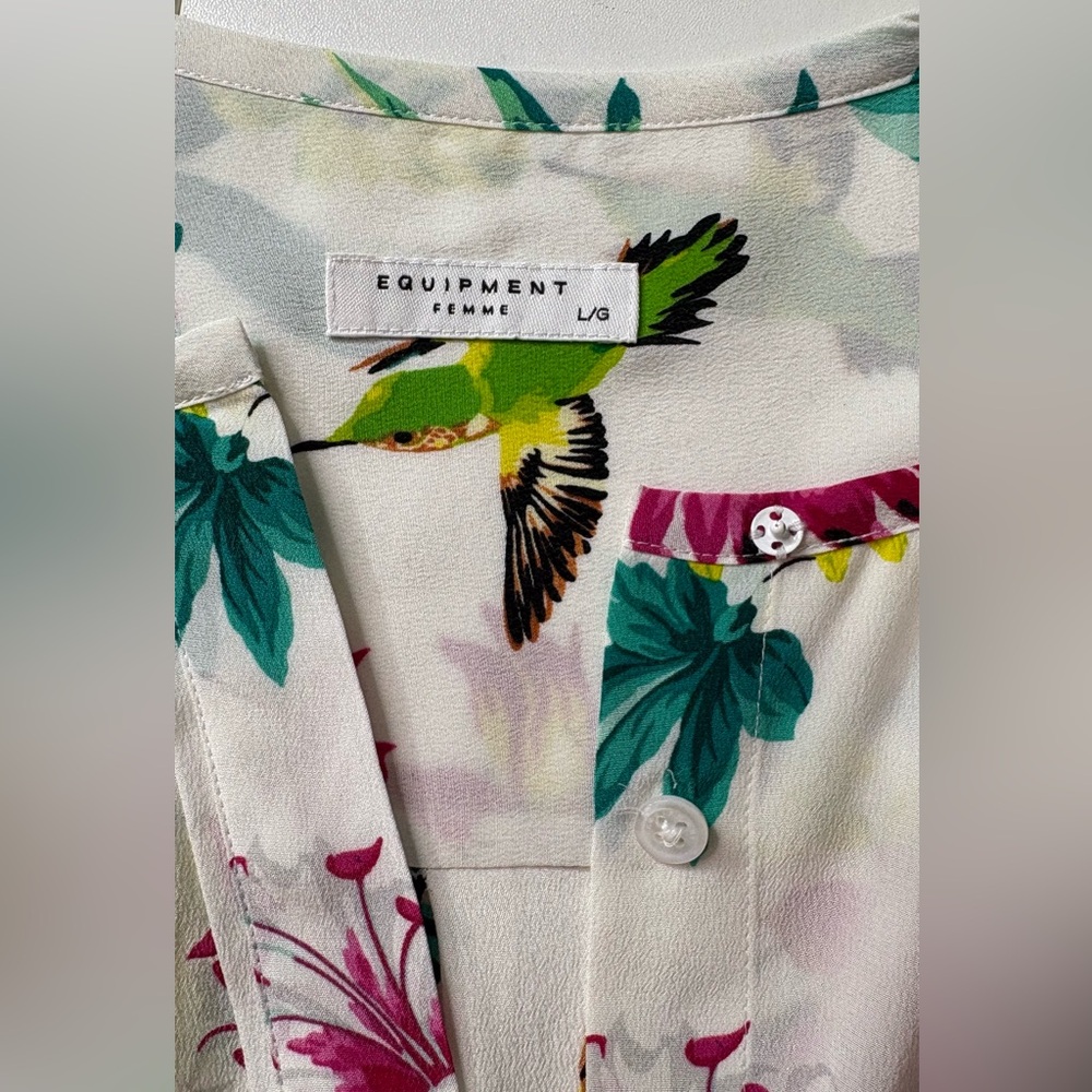 Equipment Femme Luxury 100% Silk Floral Hummingbird Blouse Hidden Button - Picture 8 of 10